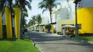 Unclassified image, 2 of 17, button - Mayan Villa Xcaret Acceso Playa y Alberca Privada (Acapulco)