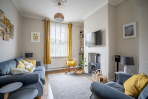 TV - 3 Darnborough Street -  a family break that sleeps 4 guests  in 2 bedrooms (York)