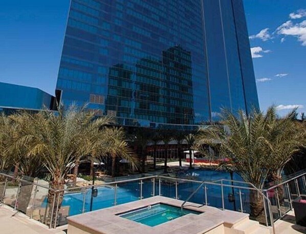 室外泳池、暖水池