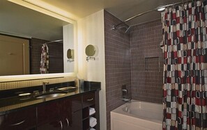 ヘアドライヤー、タオル、石鹸、シャンプー