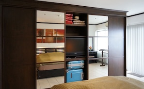 Apartment, 1 Bedroom, Accessible, Smoking | 1 bedroom, travel crib