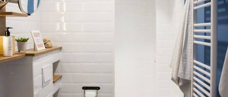 Apartment, 1 Bedroom, Smoking, Balcony | Bathroom