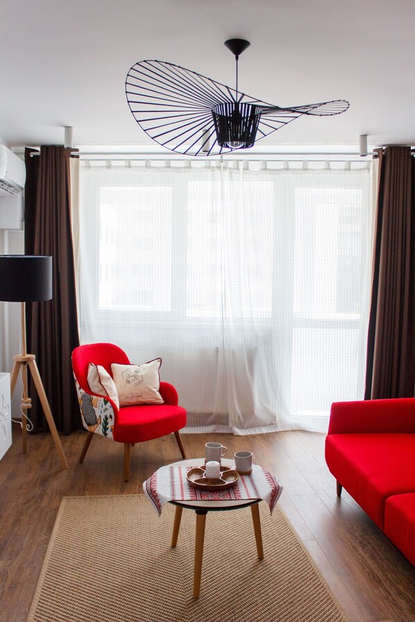 Apartment, 1 Bedroom, Smoking, Balcony | Living area