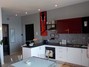 Fridge, oven, stovetop, electric kettle - Appartamento con Splendida Vista sul Mare (Cefalù/Italia)