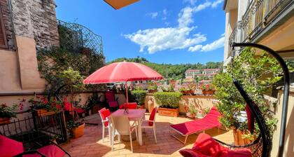 Central Spoleto Apartment With Large Sunny Terrace With Views