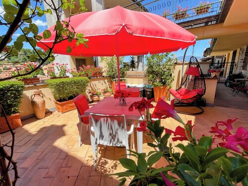 Central Spoleto Apartment With Large Sunny Terrace With Views