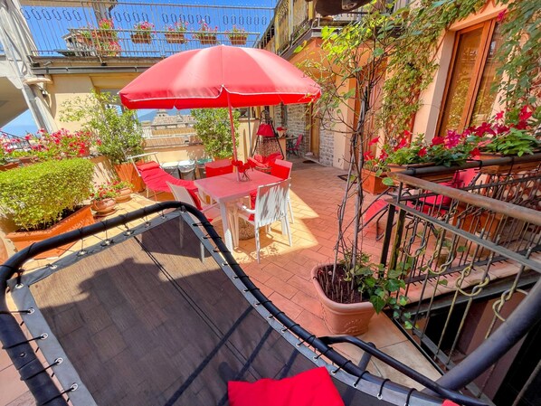 Apartment, 2 Bedrooms, Smoking, Balcony | Property grounds
