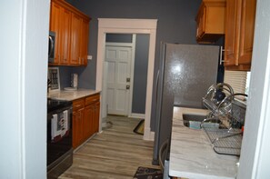 Fridge, microwave, stovetop, dishwasher - House near downtown Atlanta 20 min from airport (Atlanta)