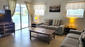 Casa, 4 habitaciones, alberca privada, vista al jardín | Sala de estar