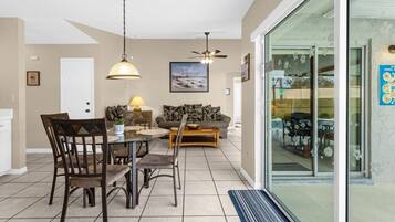 House, 4 Bedrooms, Private Pool, Garden View | Dining room