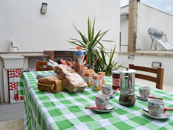 Appartement, 2 chambres, fumeur, terrasse | Restauration en plein air