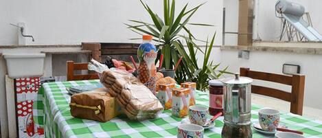 Apartment, 2 Bedrooms, Smoking, Terrace | Dining