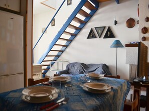 Lejlighed - 2 soveværelser - ryger - terrasse | Spiseområde