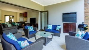 Living room - Uluwatu, 4 Bedroom, Zimbali Coastal Resorts (Ballito)