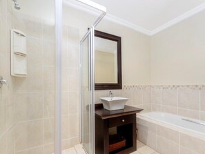 Bathroom amenities - Uluwatu, 4 Bedroom, Zimbali Coastal Resorts (Ballito)