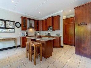 Private kitchen - Uluwatu, 4 Bedroom, Zimbali Coastal Resorts (Ballito)