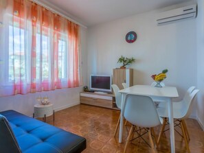 Flat-screen TV - Apartment Tea by Interhome (Novi Vinodolski)