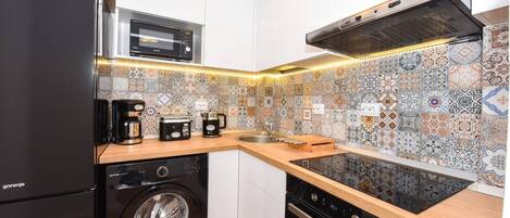 Apartment, 2 Bedrooms, Smoking, Balcony | Private kitchen