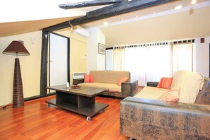 Apartment, 2 Bedrooms, Balcony | Living room