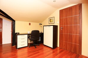 อพาร์ทเมนท์, 2 ห้องนอน, ระเบียง | ห้องนั่งเล่น