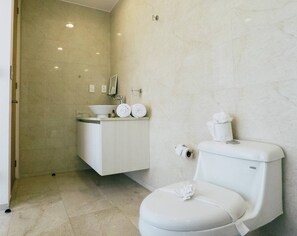 Departamento, 1 habitación, balcón, vista a la ciudad | Baño