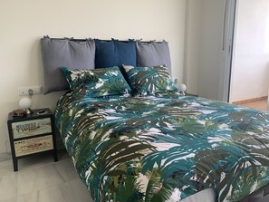 2 soverom, skrivebord, lydisolert og strykejern/-brett