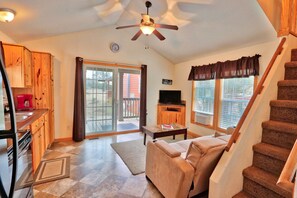 TV - Dance Hall Cabin Near Jacob's Well! Sleeps 4 (Wimberley)