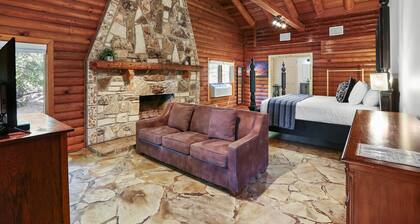 Resort Suite Across the Street from Market Days - Sleeps 4!