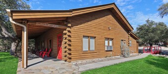 Resort Suite Across the Street from Market Days - Sleeps 4!