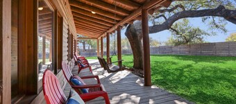 King Bed with Resort Pool and Firepit! Minutes from Downtown