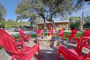 Property grounds - King Bed with Resort Pool and Firepit! Minutes from Downtown (Wimberley)