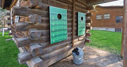 Hotel Style Suite with Two Queen Beds - Minutes from Downtown!