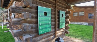 Resort Swimming Pool, Fire Pit, Grill, and Bocce Ball Court - Sleeps 4!