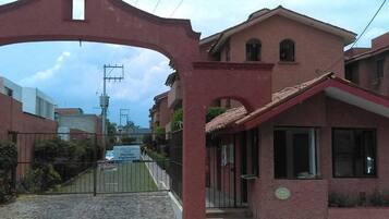 ์ํํธ, ์นจ์ค 3๊ฐ, ํก์ฐ, ๋ฐ์ฝ๋ | ์๋ฐ ์์ค ์
๊ตฌ