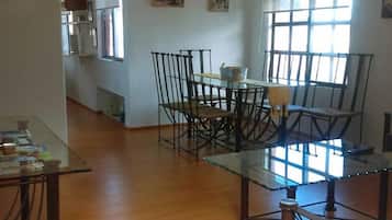 Departamento, 3 habitaciones, para fumadores, balcón | Restaurantes