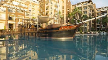 3 outdoor pools, pool umbrellas, pool loungers