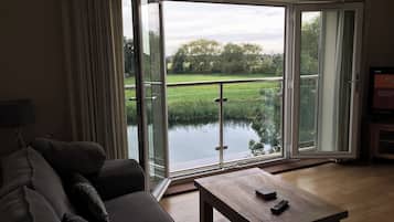 Appartement, 2 chambres, vue fleuve | Bar lounge