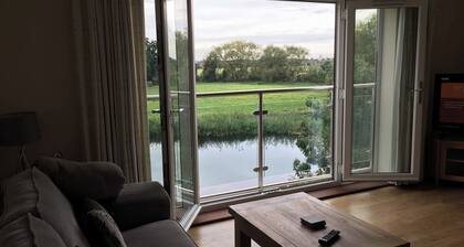 Riverside Penthouse 2BR & 2 Bath 2 Parking View Near St Neots