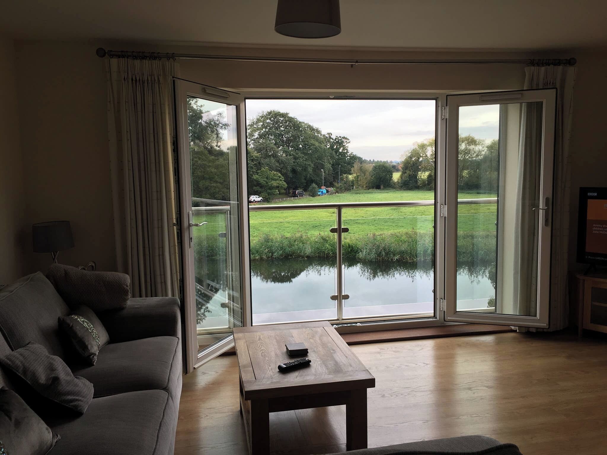 Apartment, 2 Bedrooms, River View | Living room