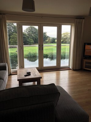 Apartment, 2 Bedrooms, River View | Living area