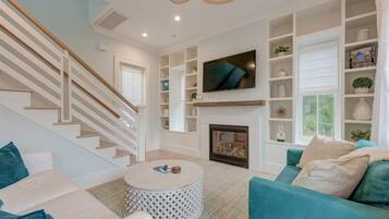 Télévision, cheminée