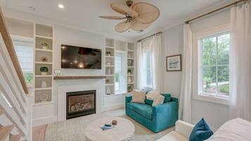 Télévision, cheminée