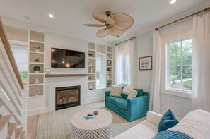 TV, fireplace