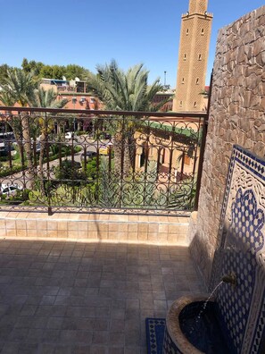 Apartment, 3 Schlafzimmer, Terrasse | Unterkunftsgelände