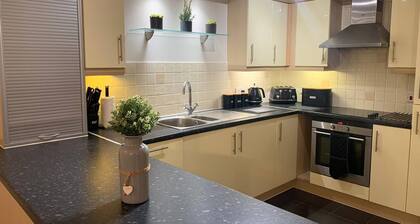 Meadow View Apt 2BR & 2 Bath Parking Near St Neots