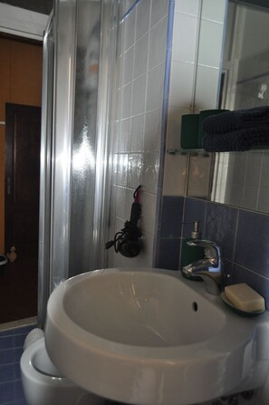 Bathroom - Movida Fiorentina in the Hearth of the Center of Firenze (Florence)