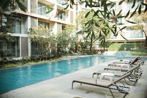Outdoor pool - Luxury Condo Nimman, Best Location, Poolsauna (Chiang Mai)