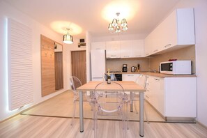 Departamento, 2 habitaciones, para fumadores, balcón | Cocina privada