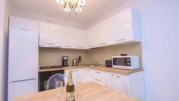 Apartment, 2 Bedrooms, Smoking, Balcony | Private kitchen