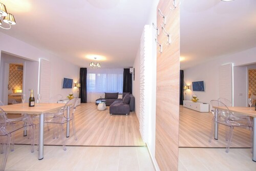 Privilege Apartment - Two Bedrooms - 5 Guests - Cismigiu Gardens